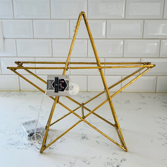Scott Living Luxe Metal LED Star Table Decor - Picture 3 of 15